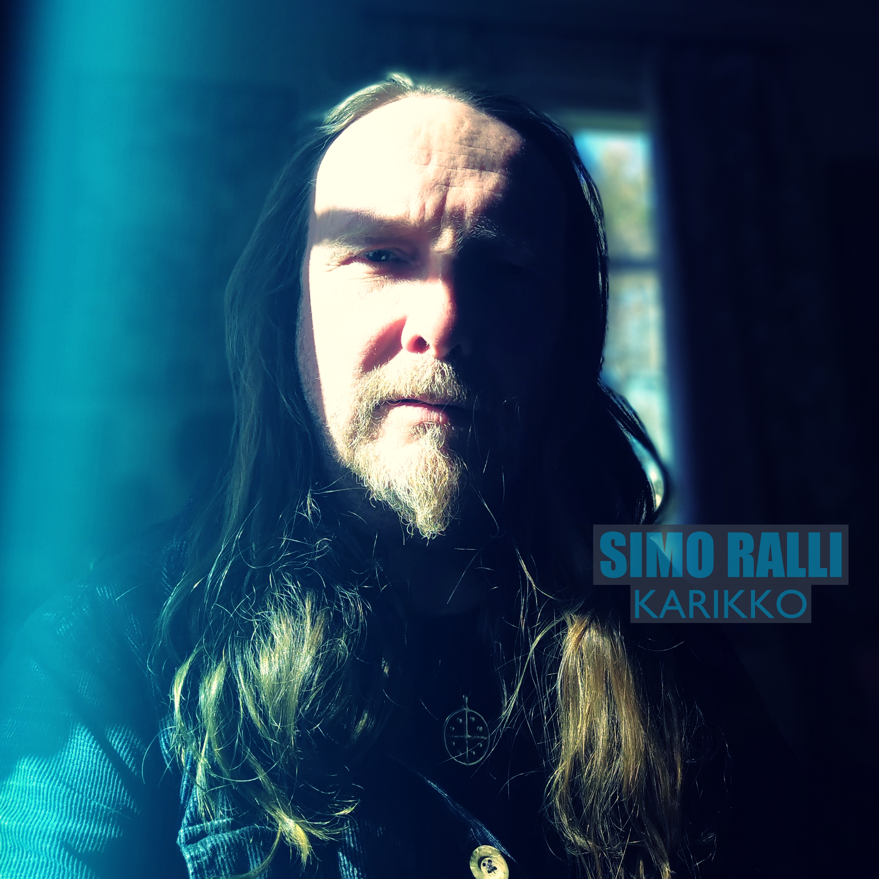 G&ouml;mmel-&auml;&auml;nitt&auml;m&ouml; ylpe&auml;n&auml; esitt&auml;&auml;: Simo rallin Karikko-albumi on ilmestynyt. 